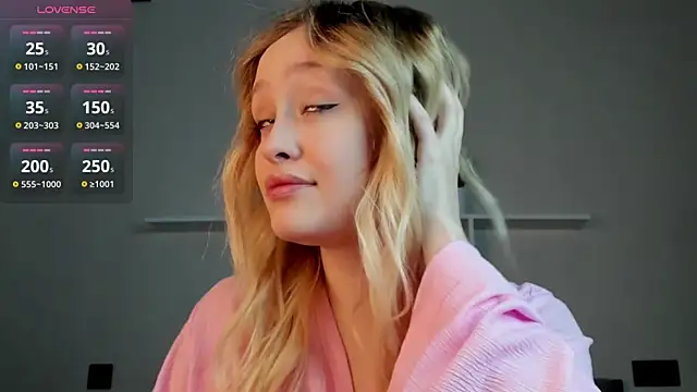 Julliakoill online show from 11/21/25, 08:46