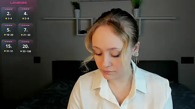 Julliakoill online show from 11/29/25, 07:33