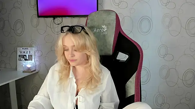 Julliakoill online show from 03/03/26, 09:26