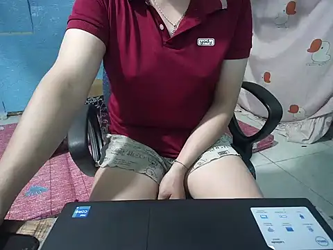 Snapshot of Xue_weng chatting on 09/10/25, 03:17 Xue weng online show from 09/10/25, 03:17