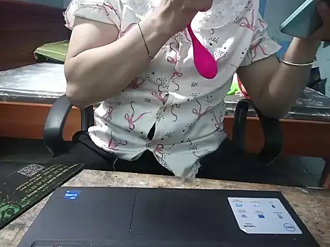 Snapshot of Xue_weng chatting on 05/08/26, 12:32 Xue weng online show from 05/08/26, 12:32