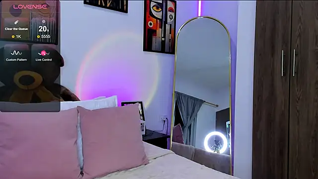 Snapshot of Valkyrie_sky chatting on 04/01/26, 04:02 Valkyrie sky online show from 04/01/26, 04:02