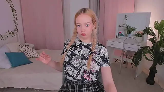 BellaMontgomery online show from 10/11/25, 09:24