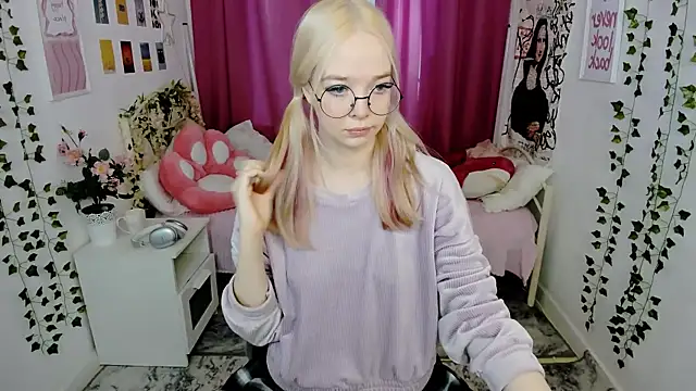 Snapshot of BellaMontgomery chatting on 03/20/26, 11:48 BellaMontgomery online show from 03/20/26, 11:48