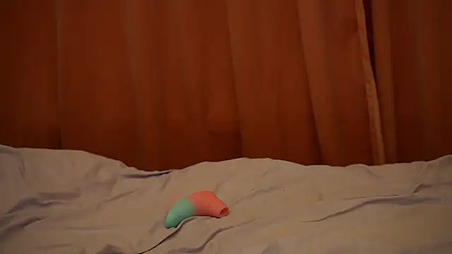 Snapshot of ellaa91 chatting on 11/24/25, 05:34 ellaa91 online show from 11/24/25, 05:34