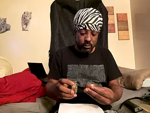 Snapshot of viceutk1 chatting on 10/10/25, 09:30 viceutk1 online show from 10/10/25, 09:30