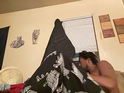 Snapshot of viceutk1 chatting on 10/14/25, 04:35 viceutk1 online show from 10/14/25, 04:35