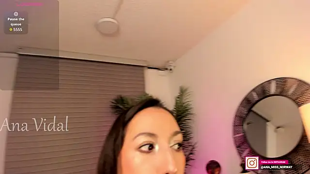 Miss norway online show from 10/14/25, 09:37