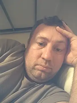 Snapshot of Batuhan3563 chatting on 11/18/25, 04:44 Batuhan3563 online show from 11/18/25, 04:44