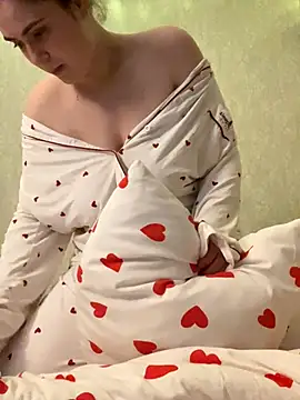 Snapshot of just_a_moment chatting on 12/13/25, 10:15 just a moment online show from 12/13/25, 10:15