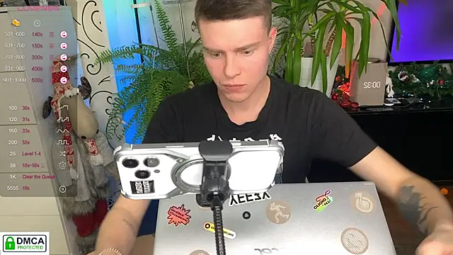 Snapshot of holy_eggs_02 chatting on 12/19/25, 09:33 holy eggs 02 online show from 12/19/25, 09:33