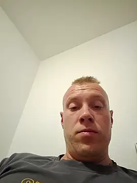 Snapshot of Melly4You chatting on 09/08/25, 08:08 Melly4You online show from 09/08/25, 08:08