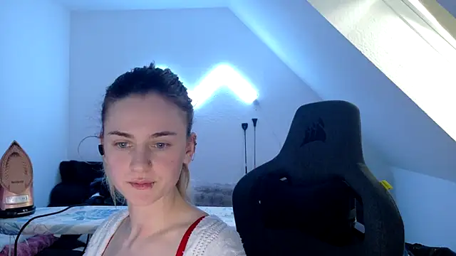 Melly4You online show from 05/17/26, 03:52