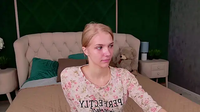 4example Chloe online show from 06/02/26, 05:31