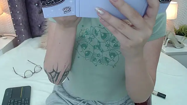 RavenLove  online show from 09/28/25, 02:00