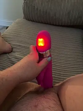 Snapshot of busty_p chatting on 09/19/25, 08:38 busty p online show from 09/19/25, 08:38