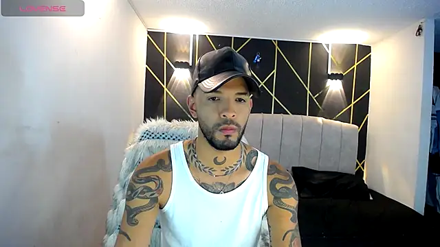 Snapshot of LickMyInk chatting on 10/18/25, 03:20 LickMyInk online show from 10/18/25, 03:20