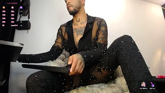 Snapshot of LickMyInk chatting on 10/19/25, 04:13 LickMyInk online show from 10/19/25, 04:13