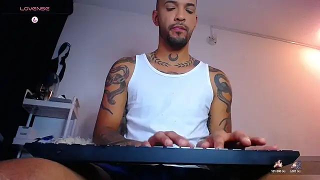 Snapshot of LickMyInk chatting on 11/24/25, 02:22 LickMyInk online show from 11/24/25, 02:22