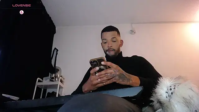 Snapshot of LickMyInk chatting on 12/14/25, 04:29 LickMyInk online show from 12/14/25, 04:29