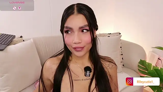 Snapshot of Cutie_Riley chatting on 02/11/26, 11:59 Cutie Riley online show from 02/11/26, 11:59