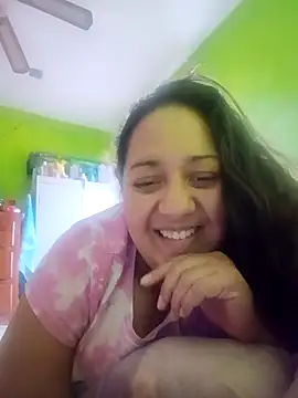 Snapshot of Caroomoom27 chatting on 09/13/25, 09:14 Caroomoom27 online show from 09/13/25, 09:14