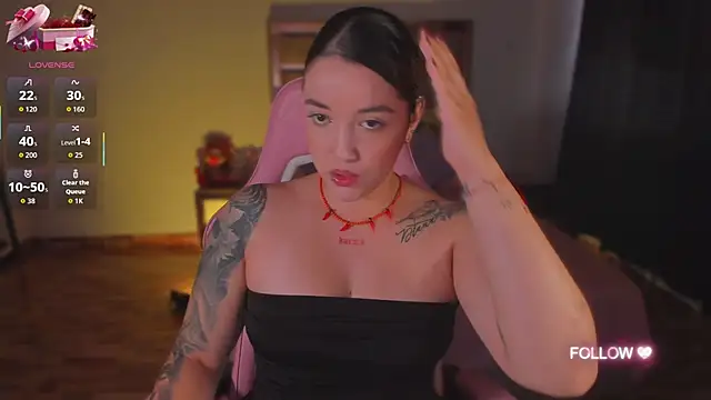 lunaarose online show from 10/27/25, 04:11