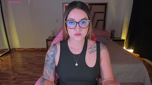 lunaarose online show from 12/19/25, 02:29