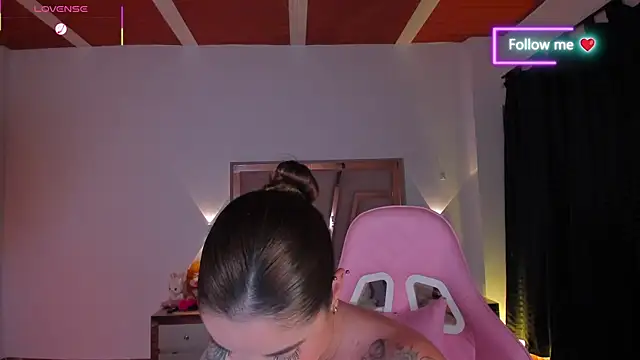 lunaarose online show from 04/11/26, 07:45