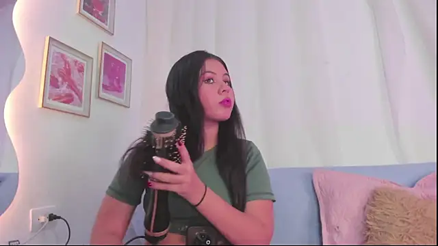 Snapshot of Star_party66 chatting on 11/19/25, 02:11 Star party66 online show from 11/19/25, 02:11