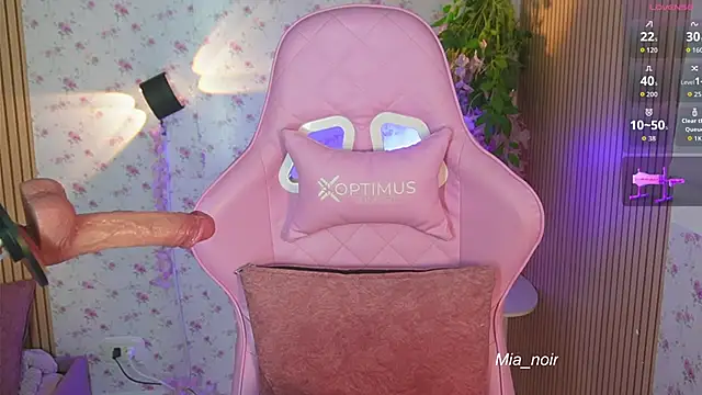 Snapshot of mia_noir chatting on 04/08/26, 04:34 mia noir online show from 04/08/26, 04:34