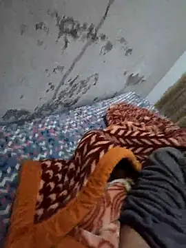 Snapshot of desir3dlund chatting on 11/15/25, 05:20 desir3dlund online show from 11/15/25, 05:20