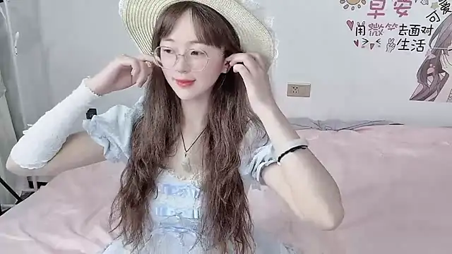 Snapshot of nini_a chatting on 09/19/25, 01:12 nini a online show from 09/19/25, 01:12