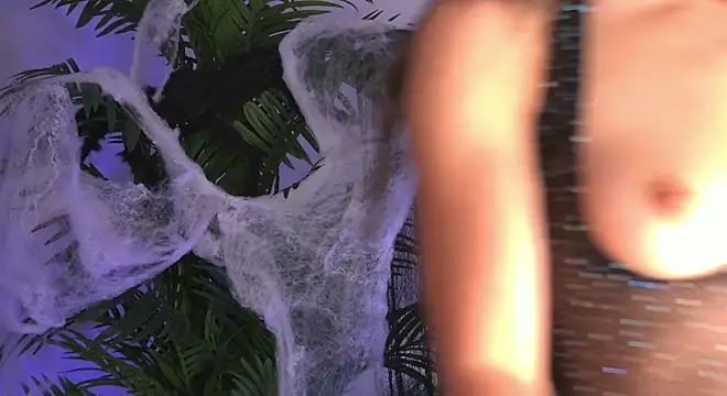 YasminaMoon online show from 10/31/25, 06:14