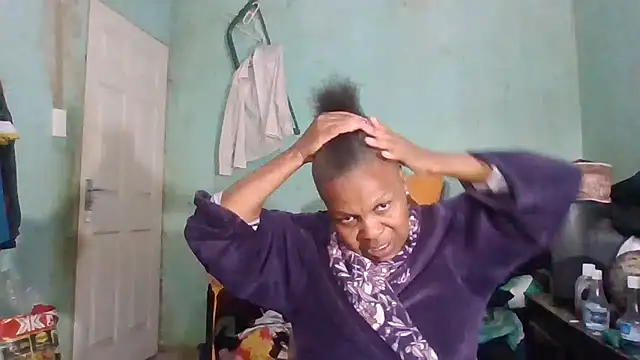 Snapshot of Nicky52 chatting on 09/16/25, 04:35 Nicky52 online show from 09/16/25, 04:35