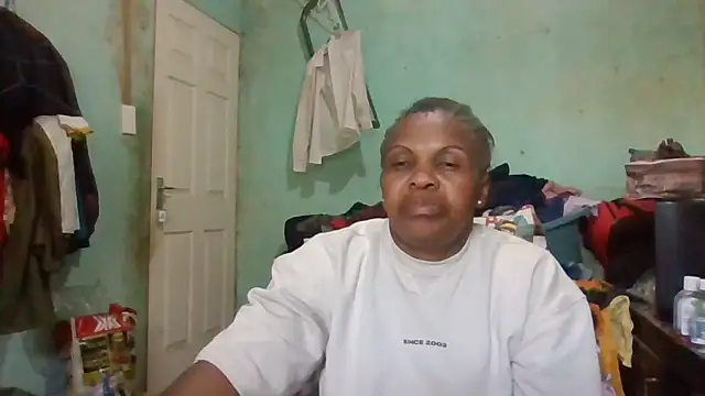 Snapshot of Nicky52 chatting on 09/17/25, 03:14 Nicky52 online show from 09/17/25, 03:14