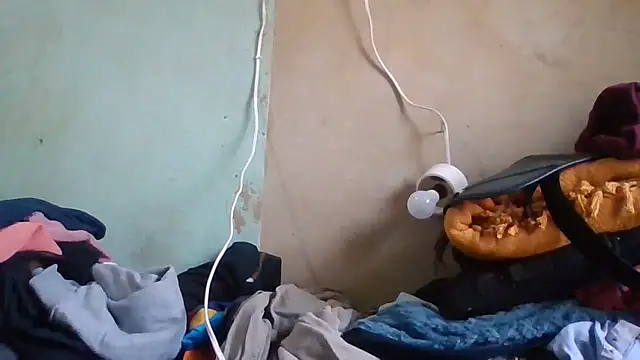 Snapshot of Nicky52 chatting on 09/19/25, 04:58 Nicky52 online show from 09/19/25, 04:58