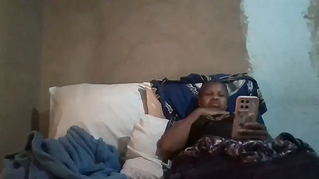 Snapshot of Nicky52 chatting on 09/24/25, 04:27 Nicky52 online show from 09/24/25, 04:27