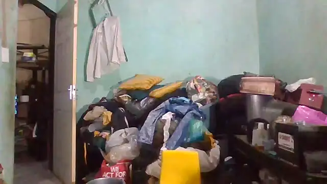 Snapshot of Nicky52 chatting on 09/24/25, 04:32 Nicky52 online show from 09/24/25, 04:32