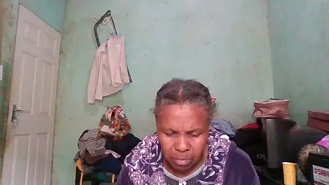 Snapshot of Nicky52 chatting on 09/29/25, 05:01 Nicky52 online show from 09/29/25, 05:01