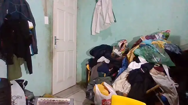 Snapshot of Nicky52 chatting on 09/29/25, 05:07 Nicky52 online show from 09/29/25, 05:07