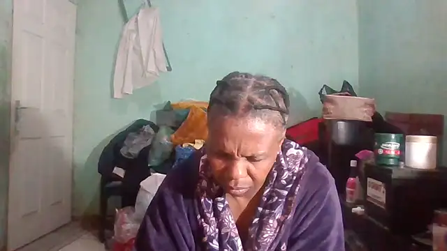 Snapshot of Nicky52 chatting on 10/10/25, 04:11 Nicky52 online show from 10/10/25, 04:11