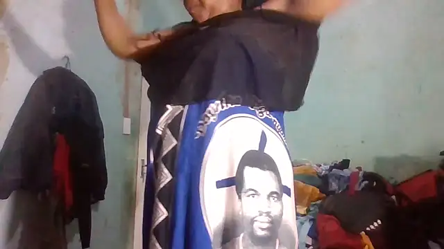 Snapshot of Nicky52 chatting on 10/11/25, 04:38 Nicky52 online show from 10/11/25, 04:38