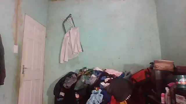 Snapshot of Nicky52 chatting on 10/12/25, 05:17 Nicky52 online show from 10/12/25, 05:17