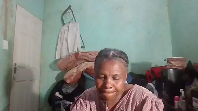 Snapshot of Nicky52 chatting on 10/13/25, 07:14 Nicky52 online show from 10/13/25, 07:14