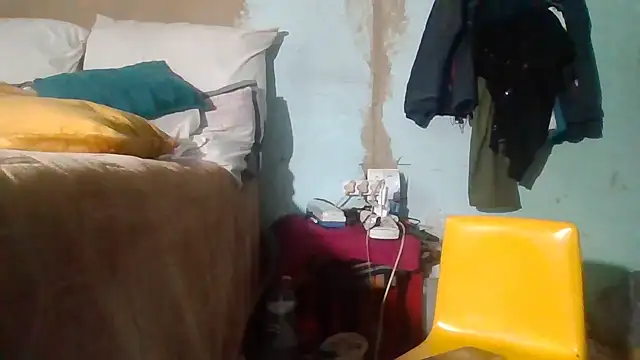 Snapshot of Nicky52 chatting on 10/15/25, 03:45 Nicky52 online show from 10/15/25, 03:45