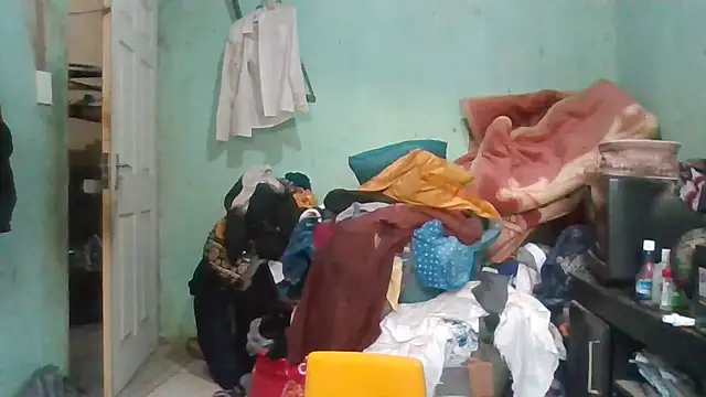 Snapshot of Nicky52 chatting on 10/16/25, 03:51 Nicky52 online show from 10/16/25, 03:51