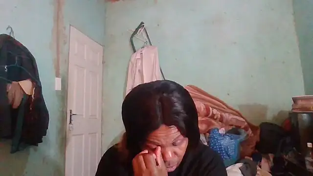 Snapshot of Nicky52 chatting on 10/18/25, 08:37 Nicky52 online show from 10/18/25, 08:37