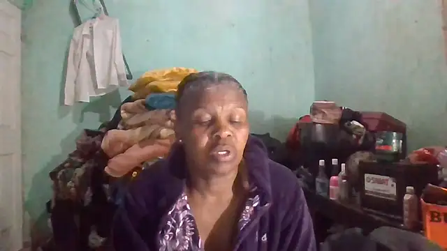 Snapshot of Nicky52 chatting on 10/19/25, 04:40 Nicky52 online show from 10/19/25, 04:40