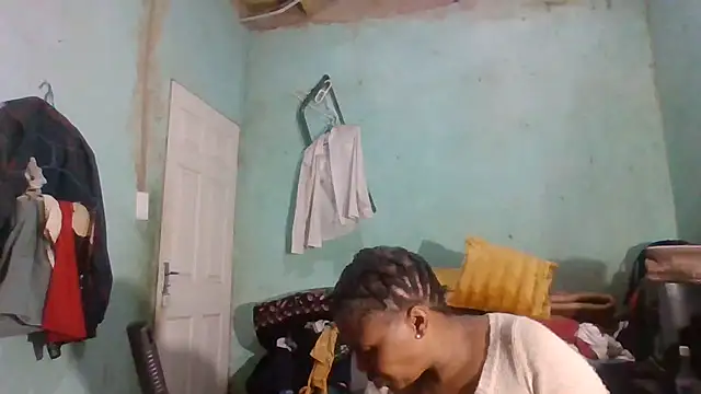 Snapshot of Nicky52 chatting on 10/21/25, 05:02 Nicky52 online show from 10/21/25, 05:02